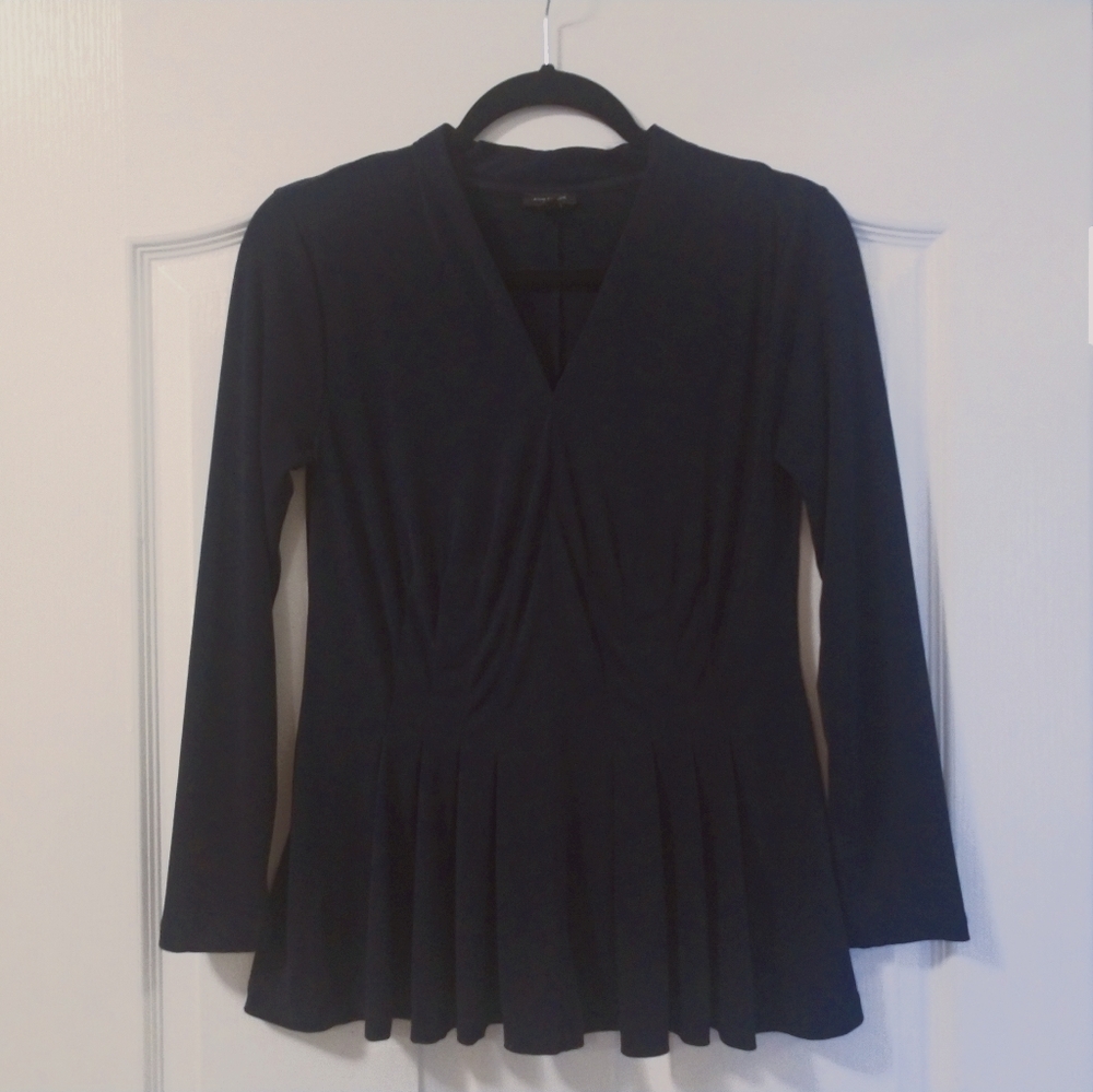 ❌SOLD❌3/$20 Ann Taylor Blue Pleated Top V-neck
